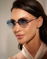 Model wearing PTERON AZURE · 1003-3 · Eleven Spectacles